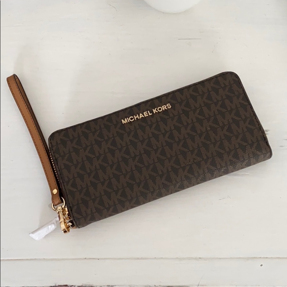 Michael Kors MK Zip Wallet